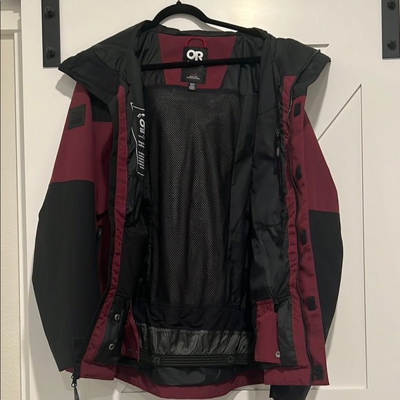 BRAND NEW NEVER WORN Outdoor Research Burgundy and Black Jacket - Picture 6 of 6